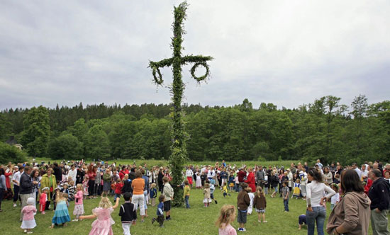 احتفالات-الانقلاب-الصيفى-فى-السويد