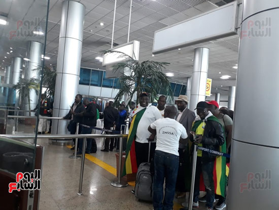 مشجعى زيمبابوي في المطار (3)