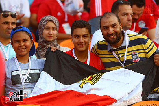 الجماهير المصرية تزين مدرجات استاد القاهرة  (2)