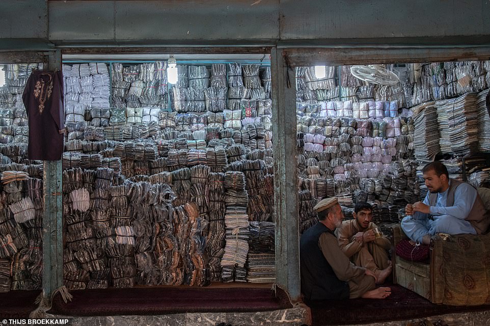 مصور هولندى يصور الحياة اليومية فى أفغانسان (6)