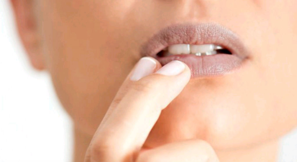 وصفات طبيعية لتفتيح منطقة الفم (1)