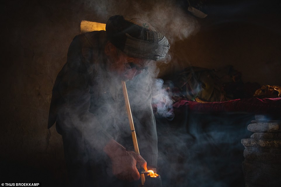 مصور هولندى يصور الحياة اليومية فى أفغانسان (4)