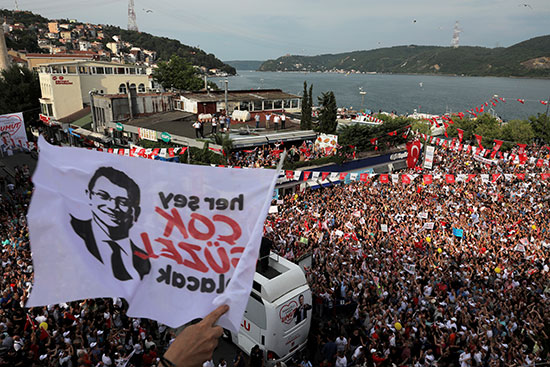 تجمع حاشد دعما للمعارضة التركية