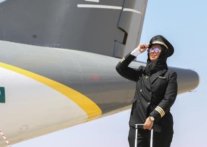 ياسمين أول مساعدة طيار فى السعودية 