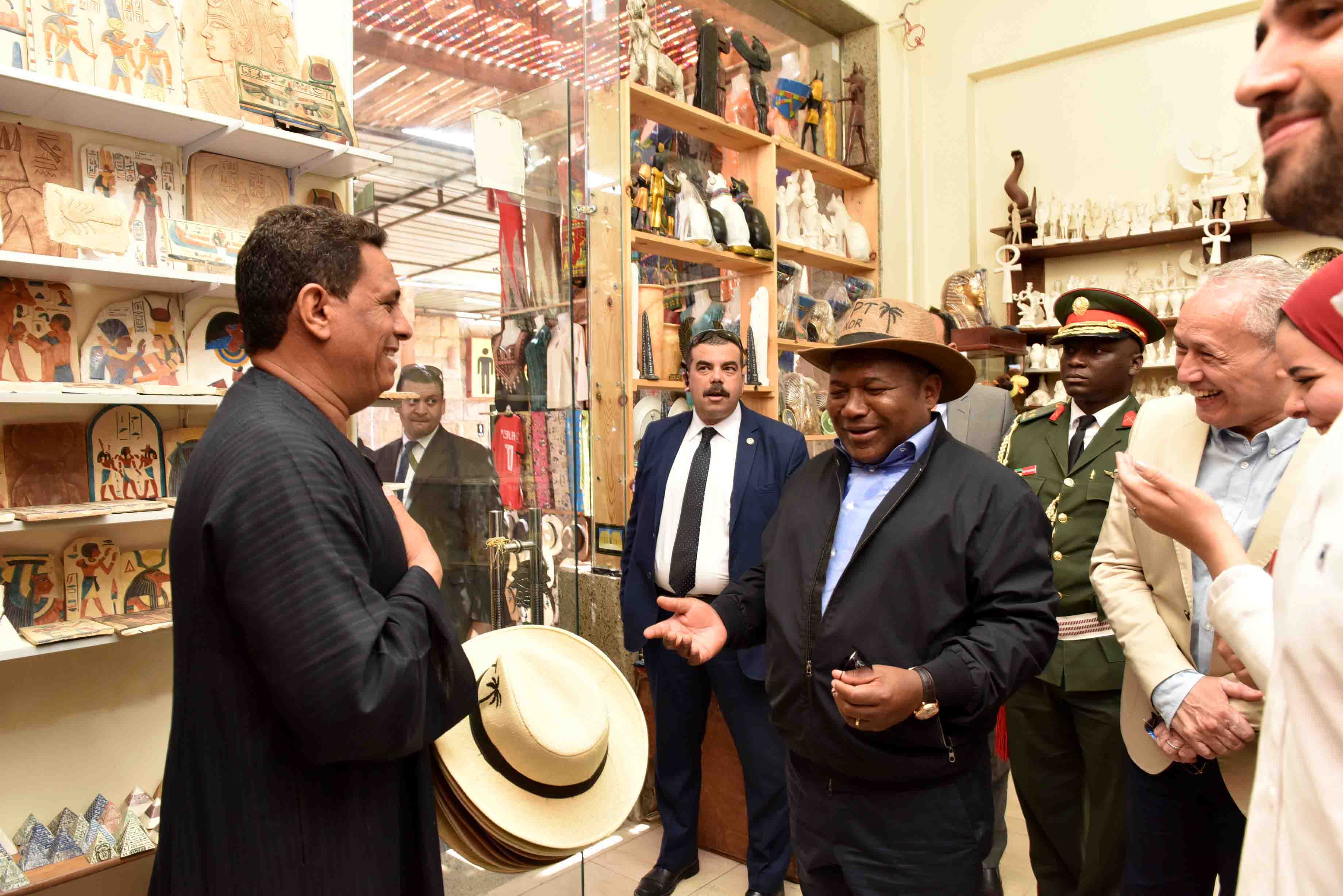 كواليس زيارة رئيس جمهورية موزمبيق للمعالم الفرعونية بمحافظة الأقصر (10)