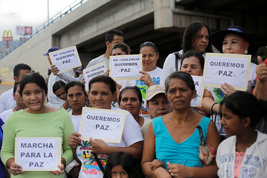 تظاهرات تنادى بالسلام فى هندوراس