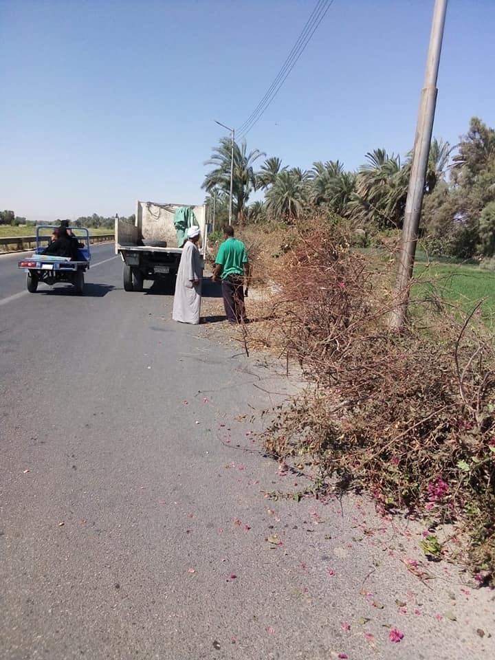رئيس مدينة الطود يتابع رصف الطرق وأعمال النظافة والتجميل لشوارع المدينة (3)