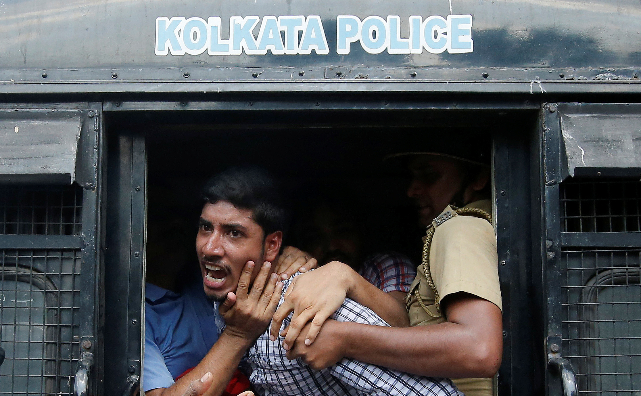 عتقال الشرطة الهندية للمحتجين