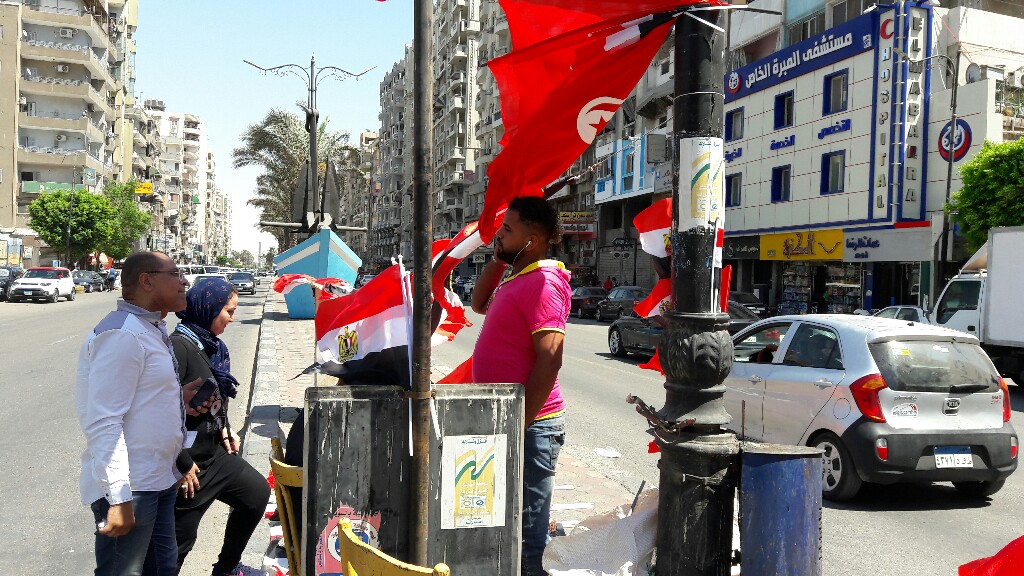 أعلام تونس في شوارع السويس 