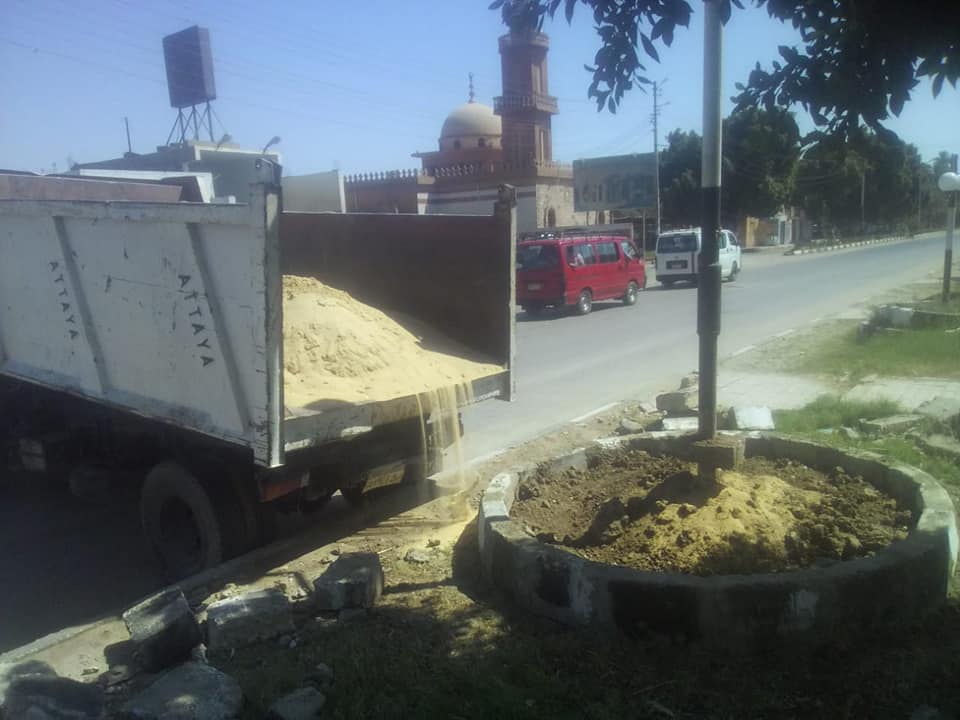 رئيس مدينة الطود يتابع رصف الطرق وأعمال النظافة والتجميل لشوارع المدينة (5)