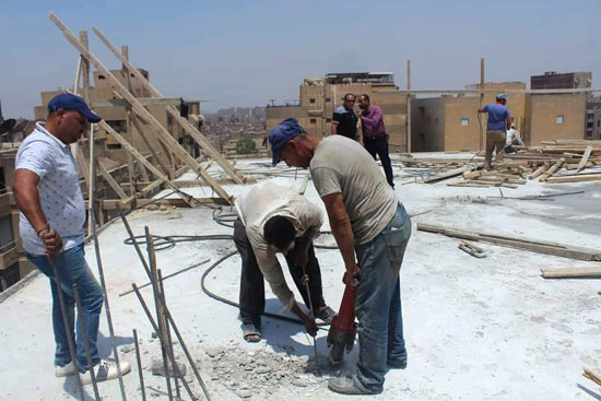 حملة لإزالة أعمال بناء مخالف بحى حدائق القبة  (5)