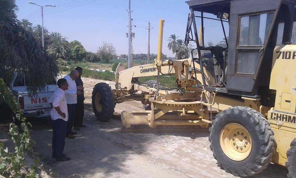 رئيس مدينة الطود يتابع رصف الطرق وأعمال النظافة والتجميل لشوارع المدينة (7)