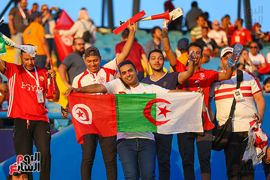 جماهير الأهلى والزمالك تشعل مدرجات تونس 0 (7)