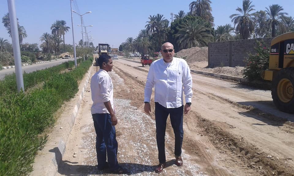 رئيس مدينة الطود يتابع رصف الطرق وأعمال النظافة والتجميل لشوارع المدينة (1)