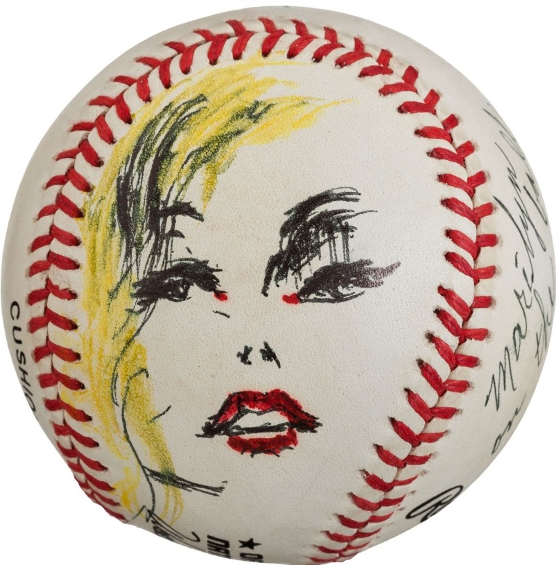 كرة بيسبول مزينة برسم مارلين مورنو