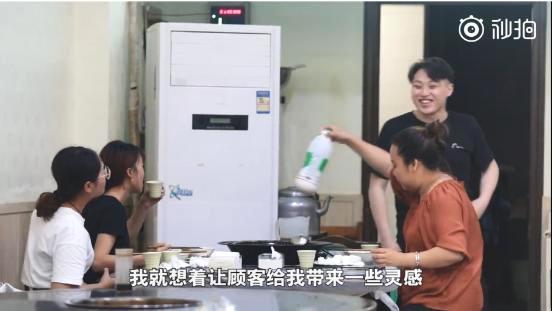 مطعم صينى يقدم خصما للعملاء إذا استطاعوا إضحاك مالكه (3)