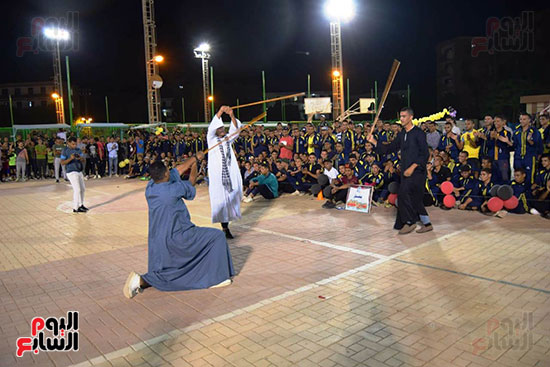 رئيس جامعة سوهاج يشهد حفلة سمر معسكر الفرقة الأولى بكلية التربية الرياضية (7)