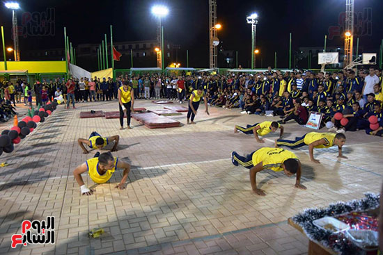 رئيس جامعة سوهاج يشهد حفلة سمر معسكر الفرقة الأولى بكلية التربية الرياضية (5)