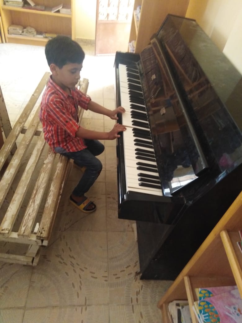 البيانو. والفنون الشعبية... بثقافة شمال سيناء (3)