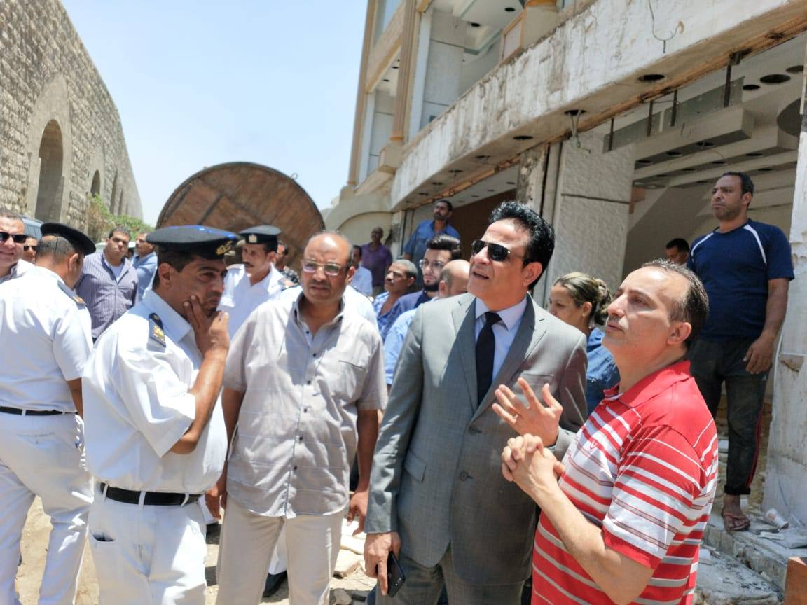 نائب محافظ القاهرة يتفقد أعمال هدم المدابغ (6)