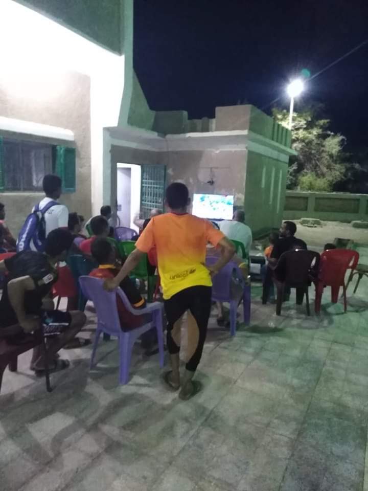 اقبال المواطنين على مراكز الشباب والأندية لمشاهدة مباراة مصر والكونغو (1)