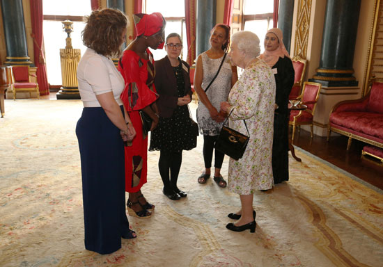ملكة بريطانيا ترعى حفل استقبال دينى فى القصر الملكى