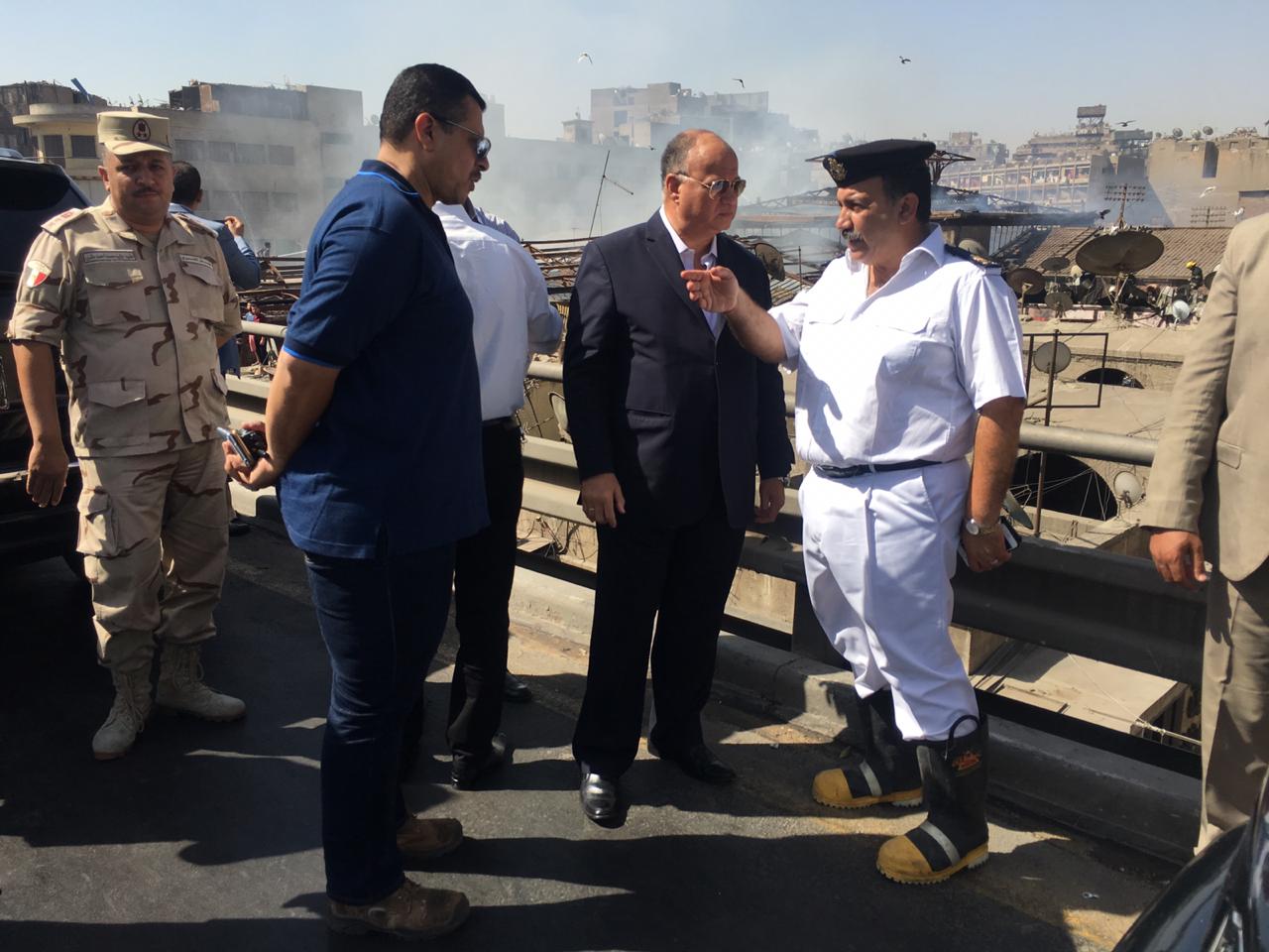 محافظ القاهرة يتفقد حريق سوق الخضار بالعتبة  (1)