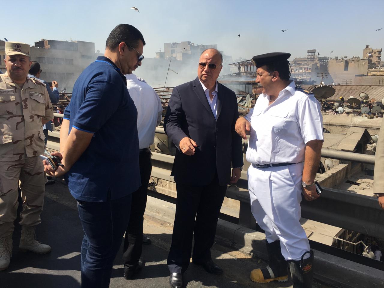 محافظ القاهرة يتفقد حريق سوق الخضار بالعتبة  (2)