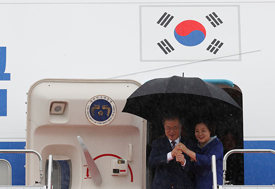 وصول رئيس كوريا الجنوبية إلى المطار