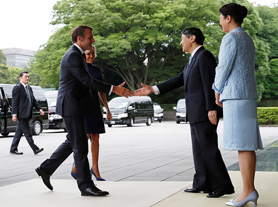 الرئيس الفرنسى وزوجته يلتقيان الامبراطور اليابانى  (7)