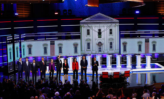 المرشحون الأمريكيون الديمقراطيون يبدؤون أول مناظرة قبل بدء أول انتخابات رئاسية (6)