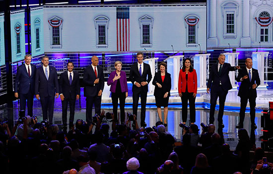 المرشحون الأمريكيون الديمقراطيون يبدؤون أول مناظرة قبل بدء أول انتخابات رئاسية (7)