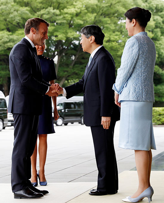 الرئيس الفرنسى وزوجته يلتقيان الامبراطور اليابانى  (2)