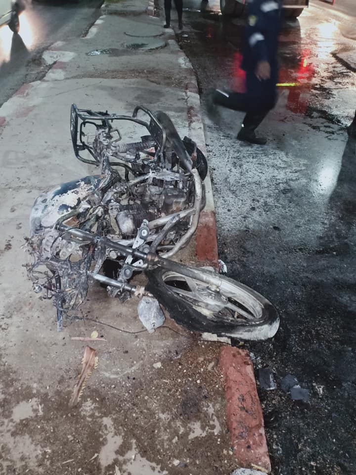 تفحم دراجة بخارية وإصابة شخص بالطريق الدائري في أسيوط  (2)