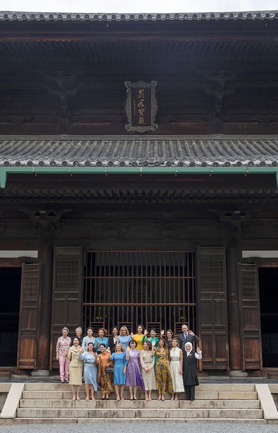 زوجات قادة مجموعة العشرين فى معبد بوذى باليابان (2)