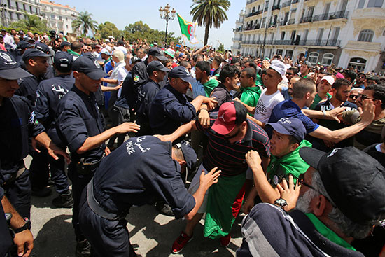 جانب من المظاهرات فى الجزائر (1)