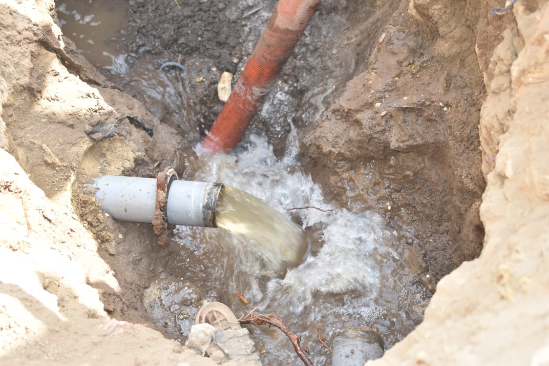 غسيل شبكة خط مياه الرياينة بأرمنت (3)