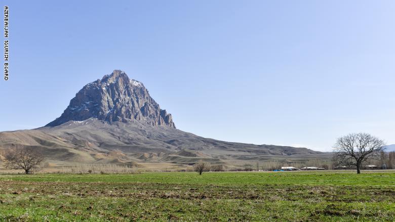 الغموض والأساطير تحيط بجبل الأفاعى فى أذربيجان
