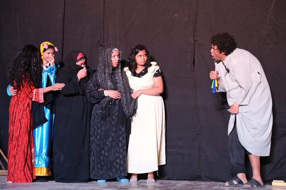 قبل الأوان مسرحية تناقش زواج القاصرات على مسرح الأسمرات (1)