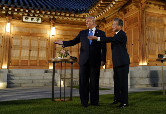 رئيس كوريا الجنوبية يستقبل ترامب فى البيت الأزرق