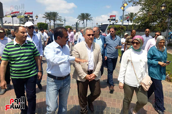 وفد البرلمان ومحافظ الإسكندرية يزورون الحديقة الجديدة بمدخل المحافظة (4)