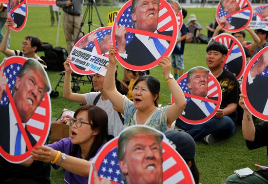 مظاهرات ضد زيارة ترامب لكوريا الجنوبية