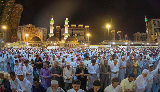 المصلون فى ليلة ختام القرآن المصلون فى ليلة ختام القرآن