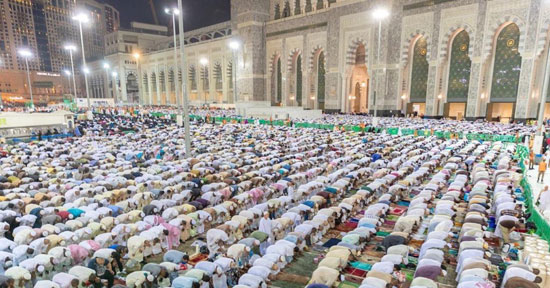 المصلون فى ساحة المسجد الحرام المصلون فى ساحة المسجد الحرام