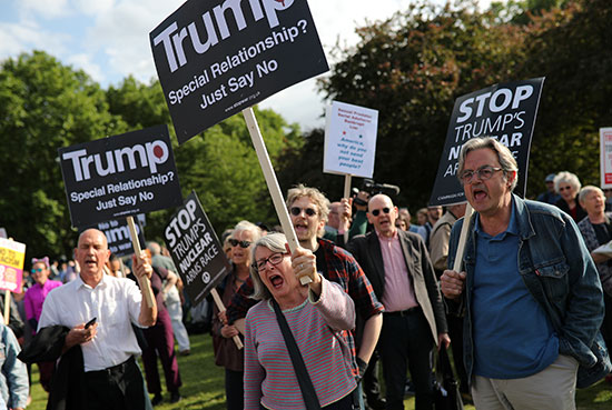 متظاهرون بريطانيون ضد زيارة ترامب