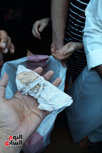 حملة-لتطهير-مقابر-قرية-قرنفيل-بالقناطر-من-اعمال-السحر-(8)