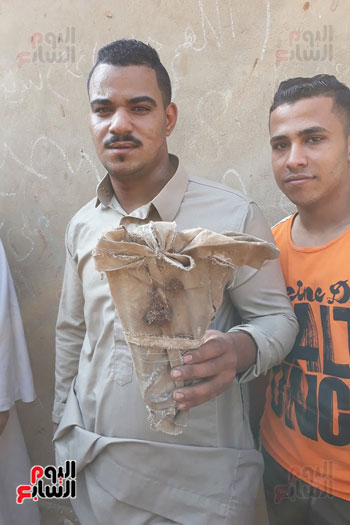 حملة-لتطهير-مقابر-قرية-قرنفيل-بالقناطر-من-اعمال-السحر-(1)