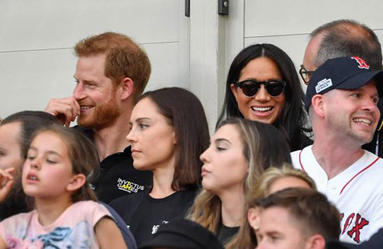 هارى وميجان يتابعان مباراة بيسبول فى لندن