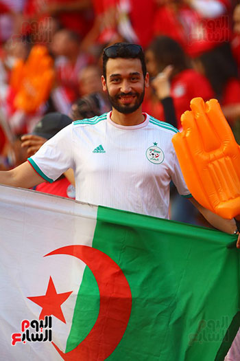 جماهير الجزائر تدعم مصر (2)