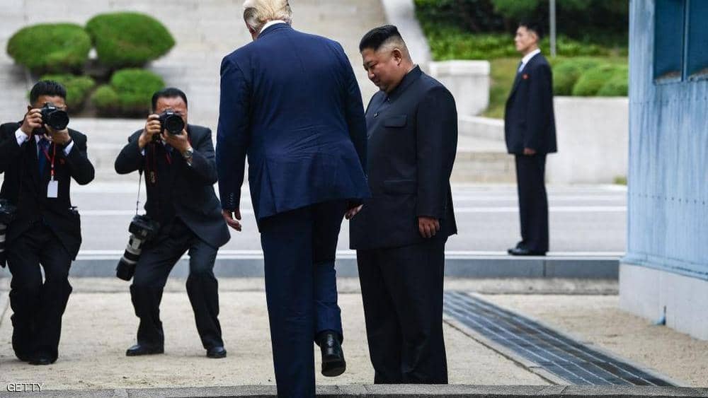 لحظة عبور ترامب لكوريا الشمالية